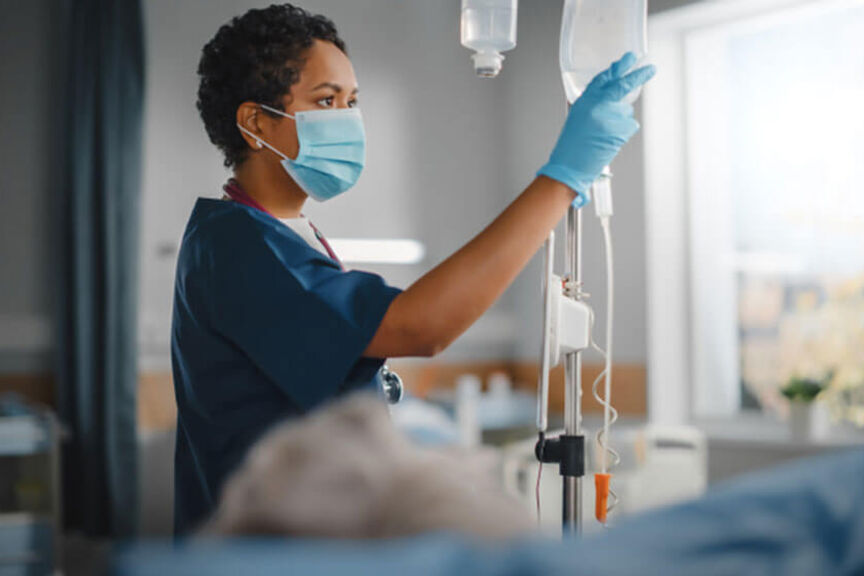 nurse-check-patient-vitals