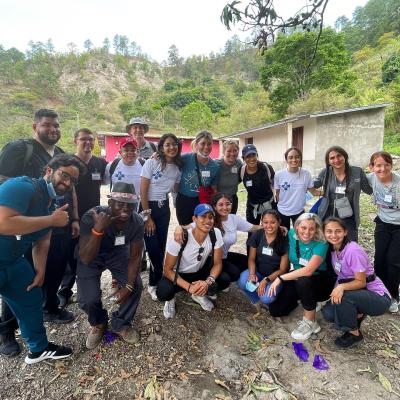 A group of physical therapy students on a trip to Honduras