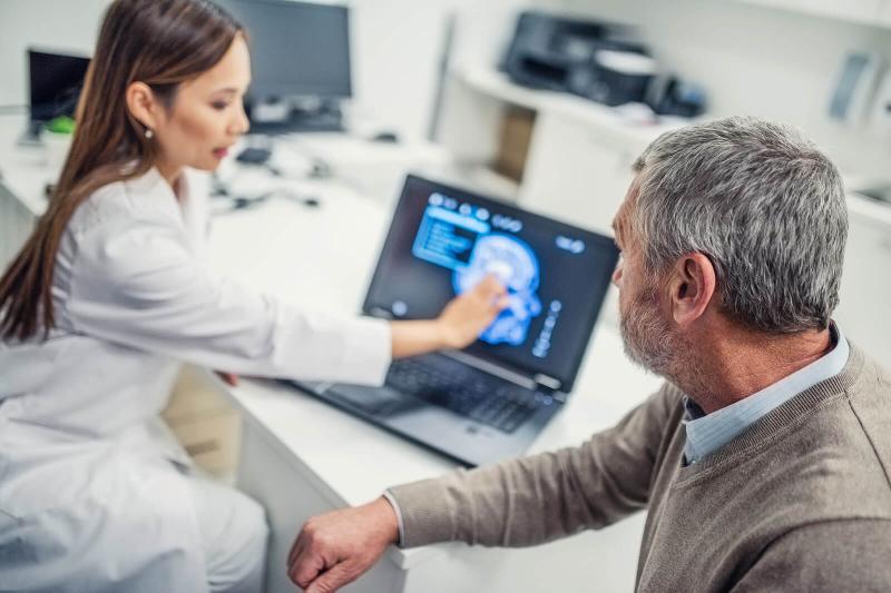 Female-doctor-showing-brain-scan-to-patient