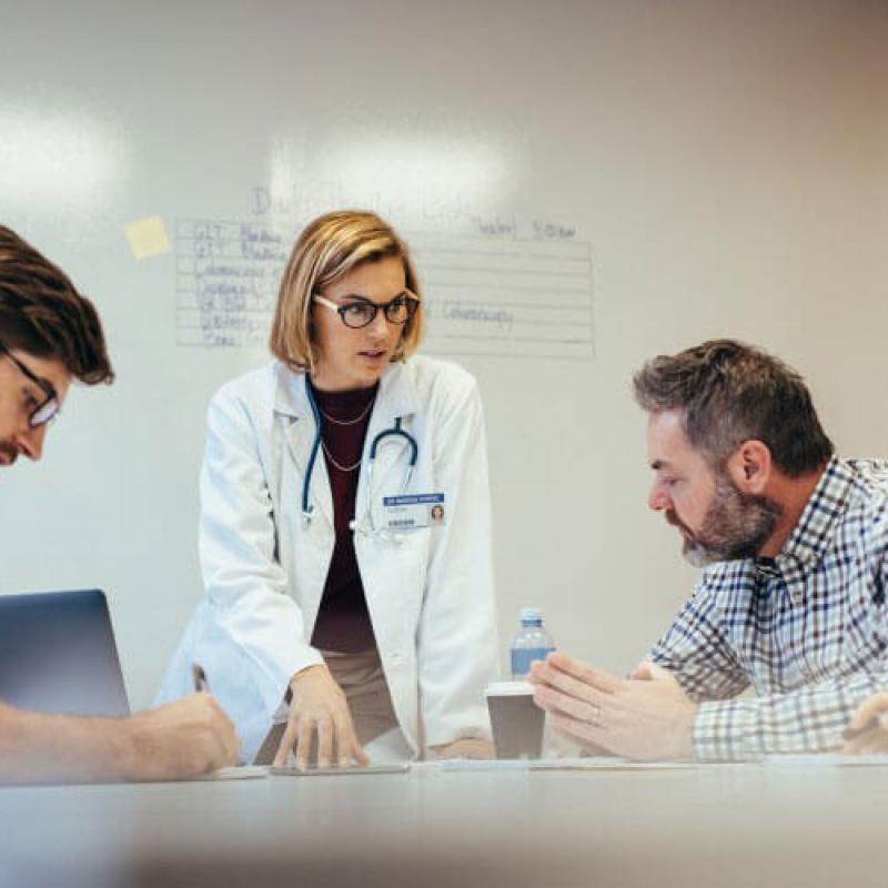 chief-nursing-officer-in-meeting