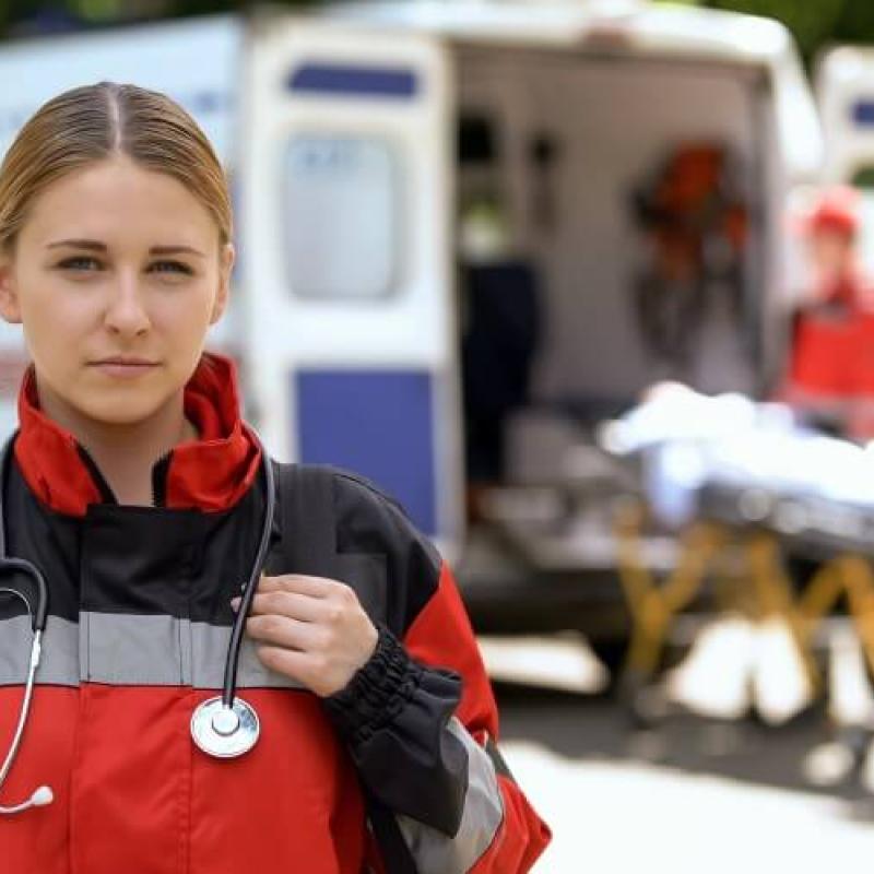 emergency-nurse-with-stethoscope