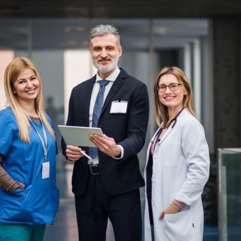healthcare-administrator-wth-nurse-and-doctor