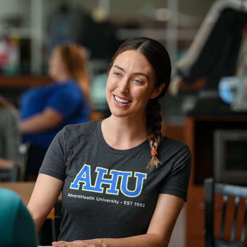A current student conversing with a new student during orientation