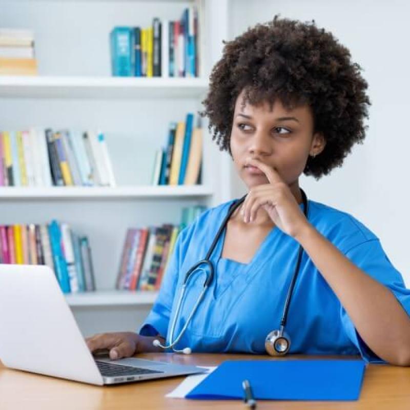 nursing-student-studies