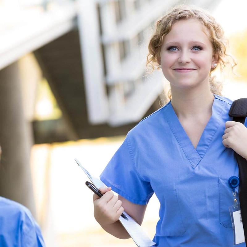 What-is-a-Travel-Nurse-Career-Outlook-and-Salary