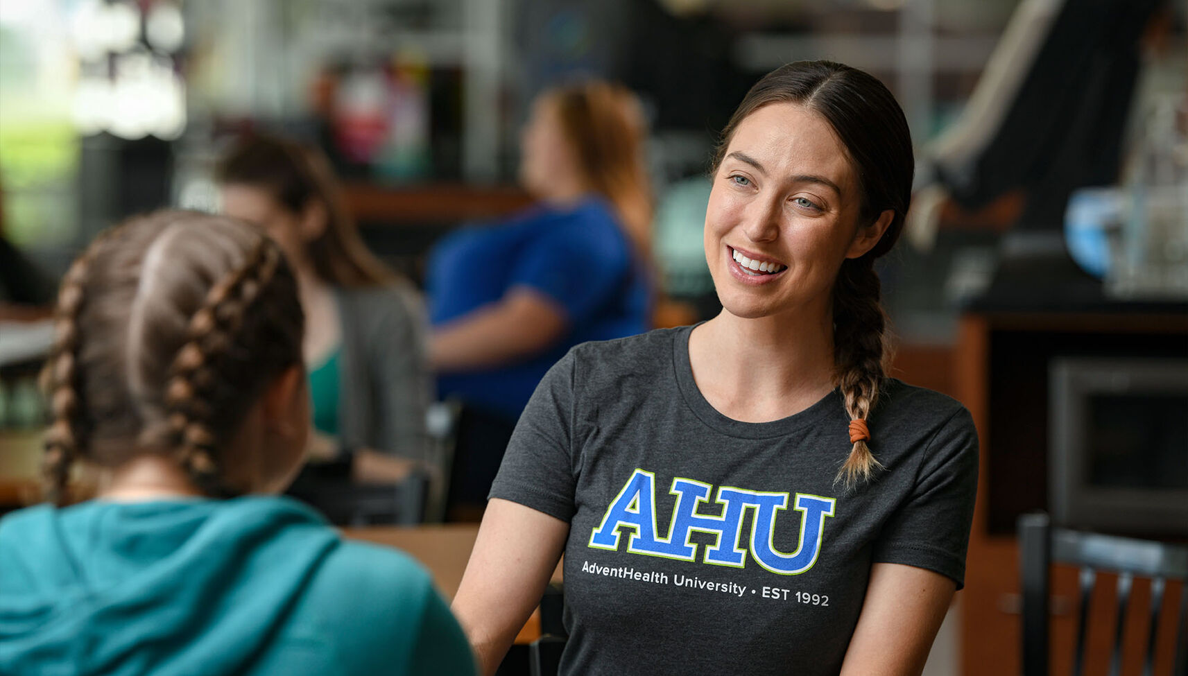 A current student conversing with a new student during orientation