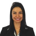 headshot of faculty member leana goncalves araujo