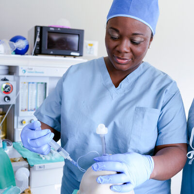 A nurse anesthesia student practice intubation procedures