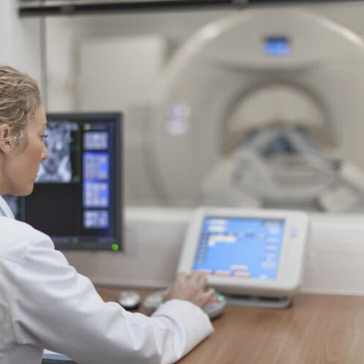 doctor-operating-ct-scanner