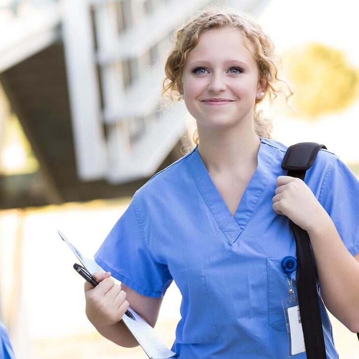 What-is-a-Travel-Nurse-Career-Outlook-and-Salary